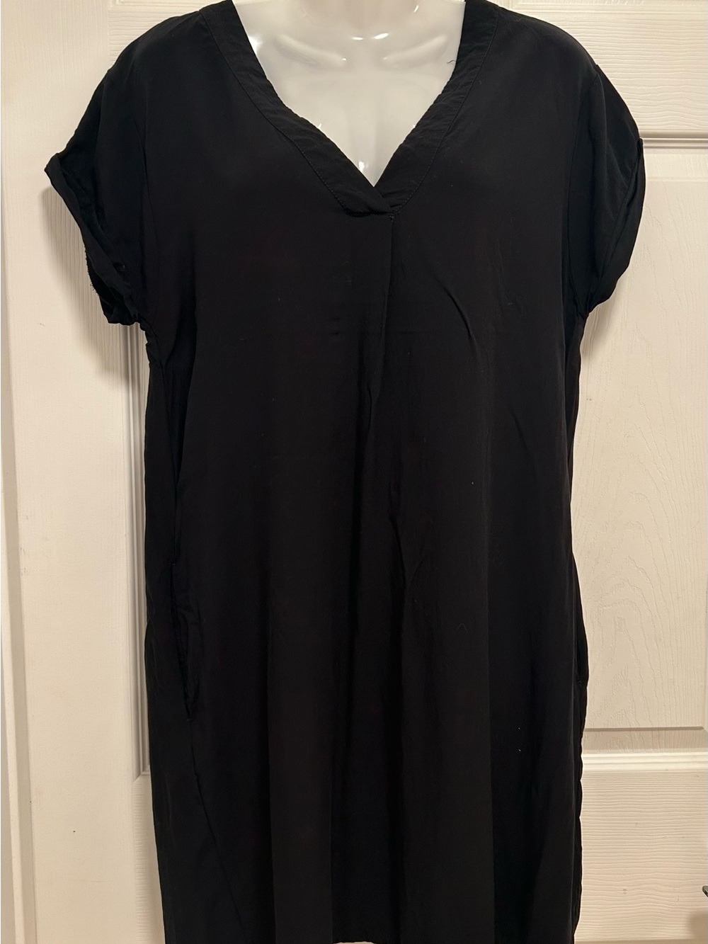 GAP Black V-Neck Short Sleeve Lightweight Casual Dress